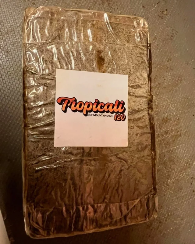 Bubble hash vs dry sift: a block of pressed dry sift hash